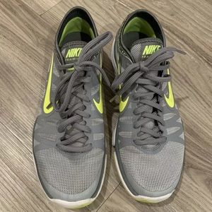 Nike Women’s training flex supreme TR3 sneaker 8.5us